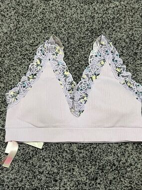 VS Pink Bralette Floral Lace Trim Lavender Size Medium EUC